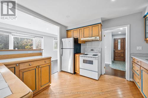25 Chatsworth Drive, Brampton, ON - Indoor Photo Showing Kitchen