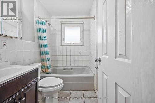 25 Chatsworth Drive, Brampton, ON - Indoor Photo Showing Bathroom
