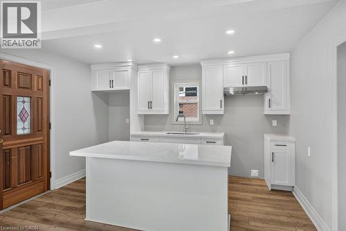 220 East 13Th Street, Hamilton, ON - Indoor Photo Showing Kitchen