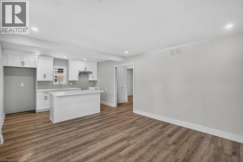 220 East 13Th Street, Hamilton, ON - Indoor Photo Showing Kitchen
