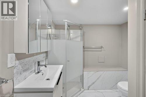 220 East 13Th Street, Hamilton, ON - Indoor Photo Showing Bathroom