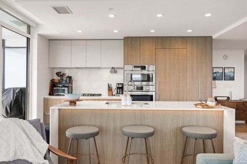 #1002-2000 Hannington Rd, Langford, BC - Indoor Photo Showing Kitchen