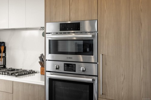 #1002-2000 Hannington Rd, Langford, BC - Indoor Photo Showing Kitchen