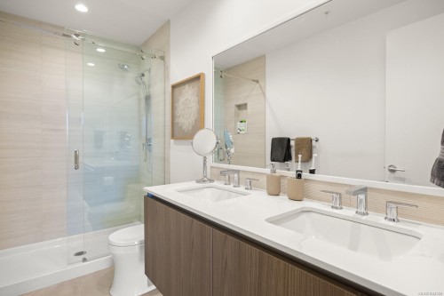 #1002-2000 Hannington Rd, Langford, BC - Indoor Photo Showing Bathroom