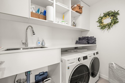 #1002-2000 Hannington Rd, Langford, BC - Indoor Photo Showing Laundry Room