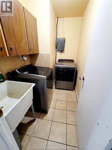 2240 Howard Avenue Unit# Upper, Windsor, ON - Indoor Photo Showing Kitchen