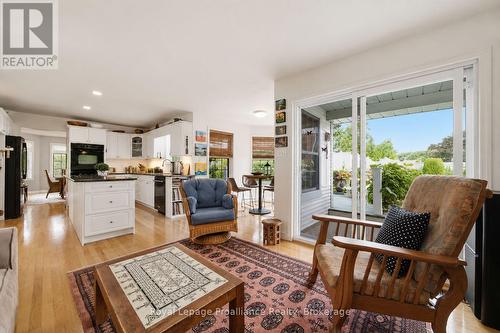 10 Skiff Cove Road, Prince Edward County (Wellington Ward), ON - Indoor Photo Showing Living Room