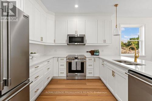 159 Pomeroy Avenue, Tweed (Tweed (Village)), ON - Indoor Photo Showing Kitchen With Double Sink With Upgraded Kitchen