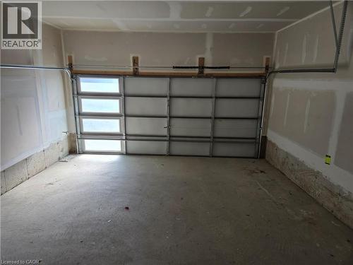 395 Barker Parkway, Thorold, ON - Indoor Photo Showing Garage
