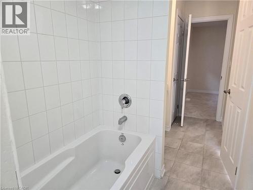395 Barker Parkway, Thorold, ON - Indoor Photo Showing Bathroom