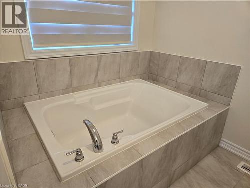 395 Barker Parkway, Thorold, ON - Indoor Photo Showing Bathroom