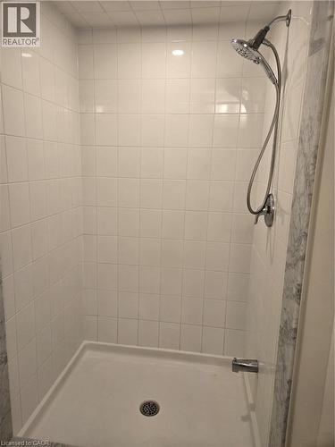 395 Barker Parkway, Thorold, ON - Indoor Photo Showing Bathroom