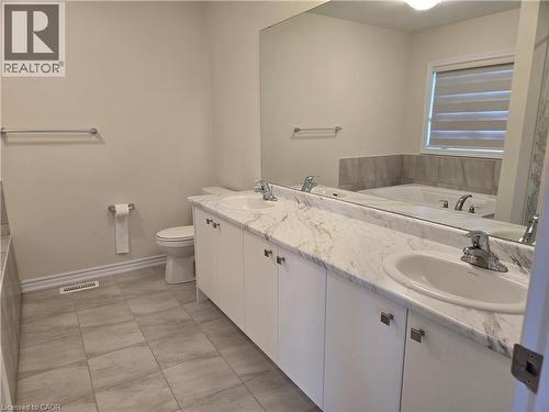395 Barker Parkway, Thorold, ON - Indoor Photo Showing Bathroom