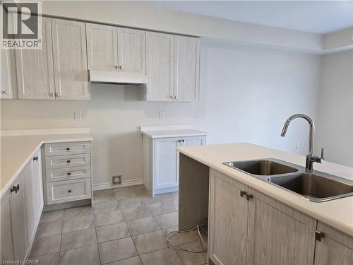 395 Barker Parkway, Thorold, ON - Indoor Photo Showing Kitchen With Double Sink