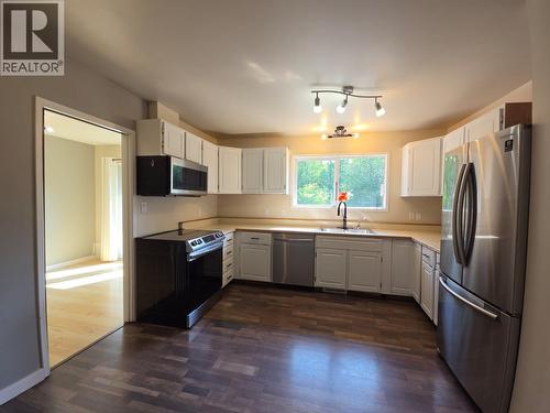 4720 Centurion Crescent Ne, Chetwynd, BC - Indoor Photo Showing Kitchen With Stainless Steel Kitchen