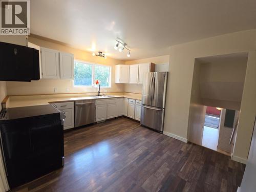 4720 Centurion Crescent Ne, Chetwynd, BC - Indoor Photo Showing Kitchen With Stainless Steel Kitchen