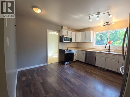 4720 Centurion Crescent Ne, Chetwynd, BC - Indoor Photo Showing Kitchen