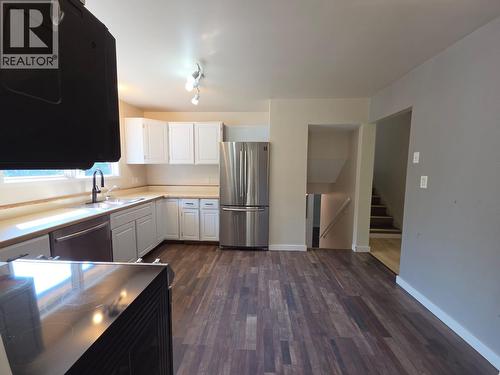 4720 Centurion Crescent Ne, Chetwynd, BC - Indoor Photo Showing Kitchen With Stainless Steel Kitchen