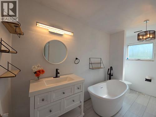 4720 Centurion Crescent Ne, Chetwynd, BC - Indoor Photo Showing Bathroom