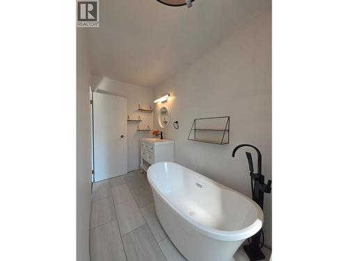 4720 Centurion Crescent Ne, Chetwynd, BC - Indoor Photo Showing Bathroom