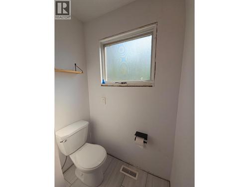 4720 Centurion Crescent Ne, Chetwynd, BC - Indoor Photo Showing Bathroom