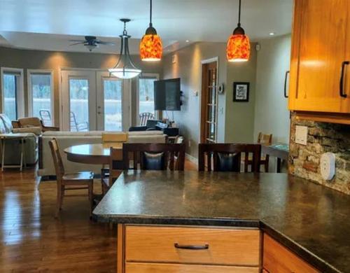 48 Sunset Drive, Ditch Lake, MB - Indoor Photo Showing Dining Room