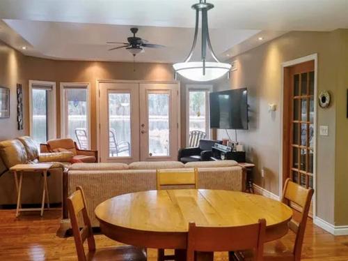 48 Sunset Drive, Ditch Lake, MB - Indoor Photo Showing Dining Room
