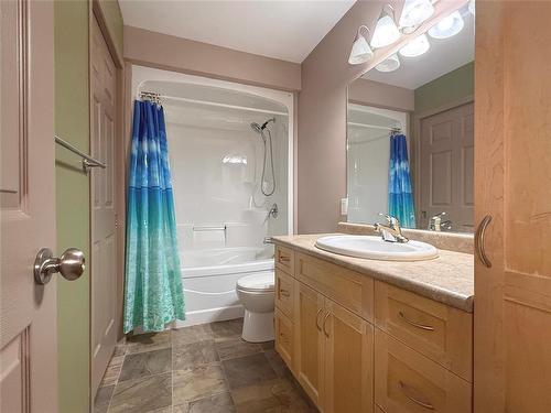 64 Coulter Way, Brandon, MB - Indoor Photo Showing Bathroom
