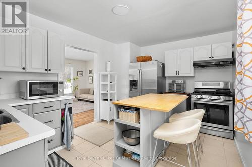 1 Christopher Lane, Armour, ON - Indoor Photo Showing Kitchen