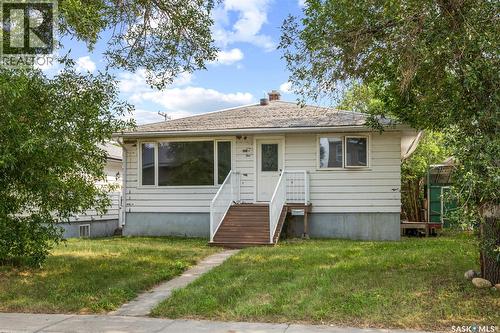 403 17Th Avenue E, Regina, SK - Outdoor