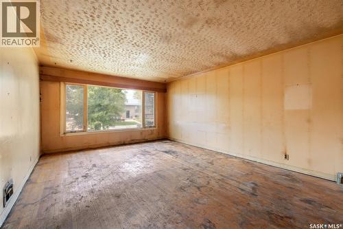 403 17Th Avenue E, Regina, SK - Indoor Photo Showing Other Room