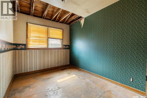 403 17Th Avenue E, Regina, SK - Indoor Photo Showing Other Room