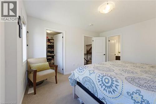 Neutral wall tones in a room featuring soft carpet flooring - 324 Equestrian Way Unit# 49, Cambridge, ON - Indoor Photo Showing Bedroom