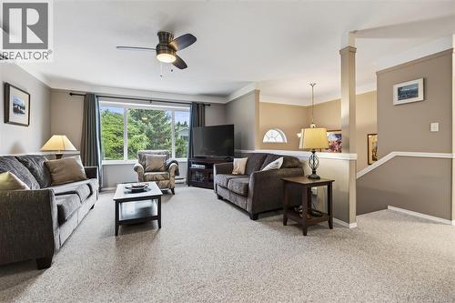 325 Quarry Rd, Comox, BC - Indoor Photo Showing Living Room