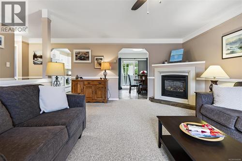 325 Quarry Rd, Comox, BC - Indoor Photo Showing Living Room With Fireplace