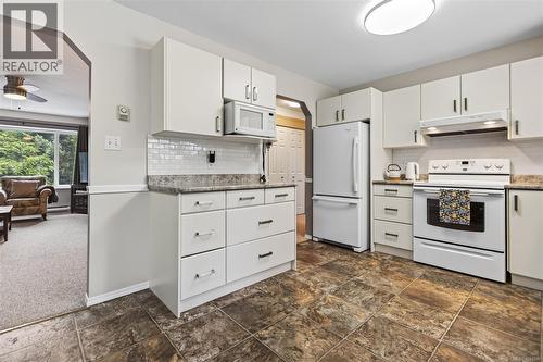 325 Quarry Rd, Comox, BC - Indoor Photo Showing Kitchen