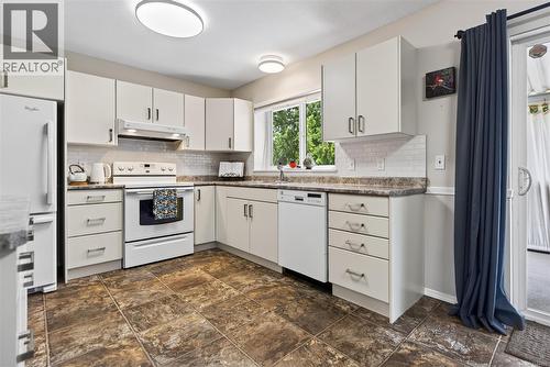 325 Quarry Rd, Comox, BC - Indoor Photo Showing Kitchen
