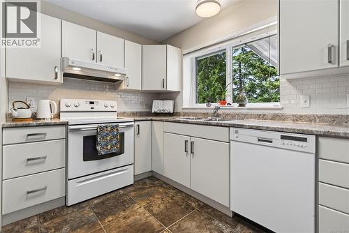 325 Quarry Rd, Comox, BC - Indoor Photo Showing Kitchen