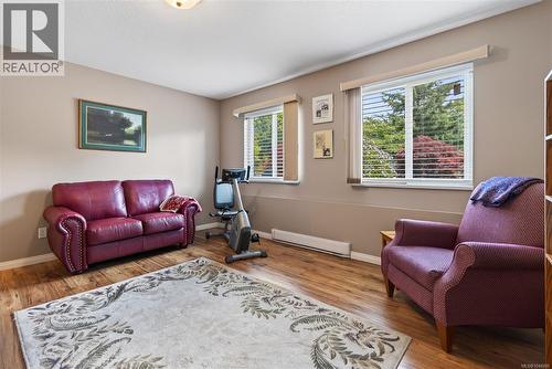 325 Quarry Rd, Comox, BC - Indoor Photo Showing Living Room