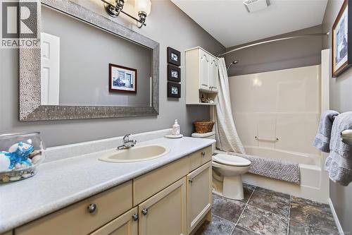 325 Quarry Rd, Comox, BC - Indoor Photo Showing Bathroom