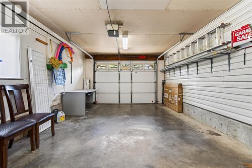 325 Quarry Rd, Comox, BC - Indoor Photo Showing Garage
