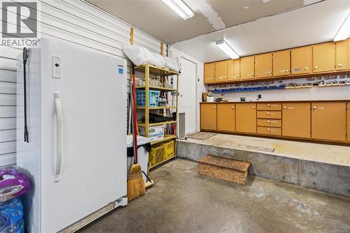 325 Quarry Rd, Comox, BC - Indoor