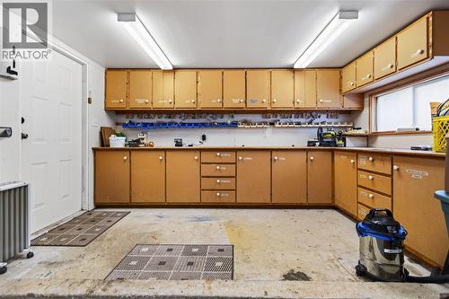325 Quarry Rd, Comox, BC - Indoor