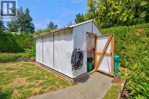 325 Quarry Rd, Comox, BC - Outdoor