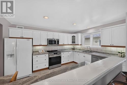 46 Sandpiper Way, Brighton, ON - Indoor Photo Showing Kitchen With Double Sink