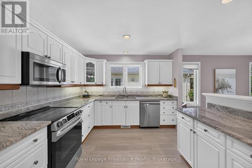46 Sandpiper Way, Brighton, ON - Indoor Photo Showing Kitchen With Upgraded Kitchen
