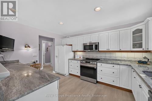 46 Sandpiper Way, Brighton, ON - Indoor Photo Showing Kitchen