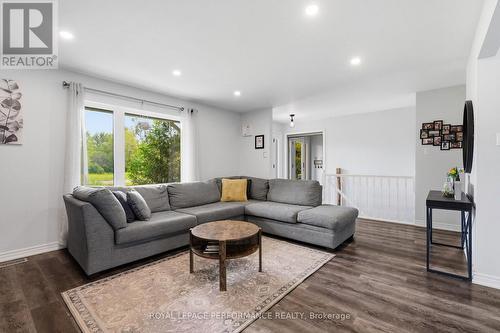 3230 Pattee Road E, Champlain, ON - Indoor Photo Showing Living Room