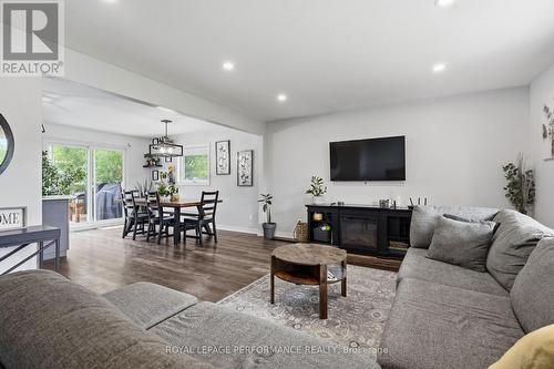 3230 Pattee Road E, Champlain, ON - Indoor Photo Showing Living Room