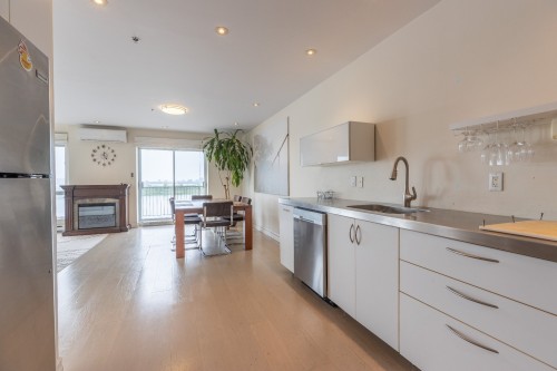 Cuisine - 716-7680 Boul. Marie-Victorin, Brossard, QC - Indoor Photo Showing Kitchen With Fireplace